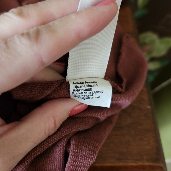 LOVE GLAM GIRL Cropped Hoodie with Graphic Size Small - Picture 9 of 10